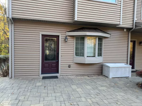 96 Valley Stream Lane #2, Southbury, CT 06488