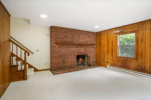 Redding, CT 06896,35 Deacon Abbott Road