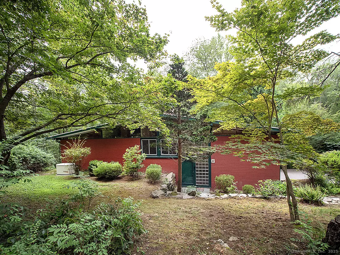 Woodbridge, CT 06525,30 Barberry Lane