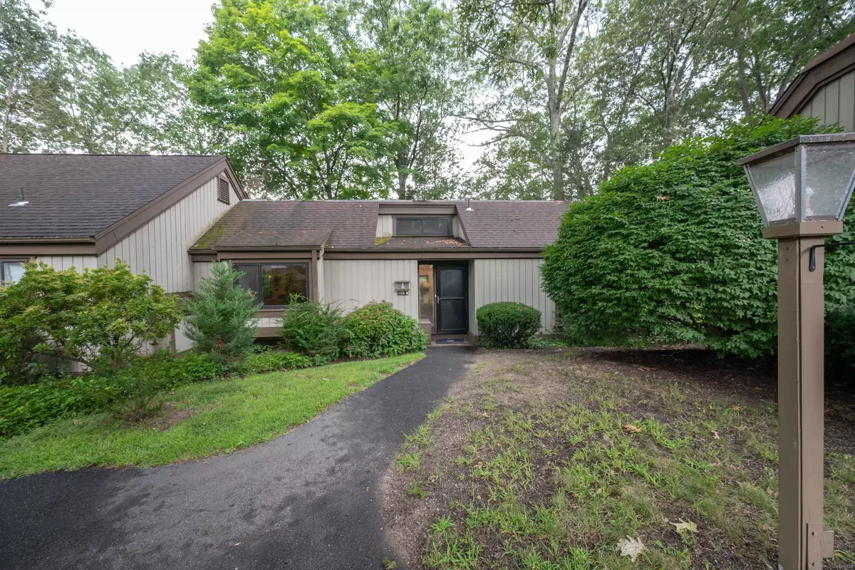 Southbury, CT 06488,123 Heritage Village #B