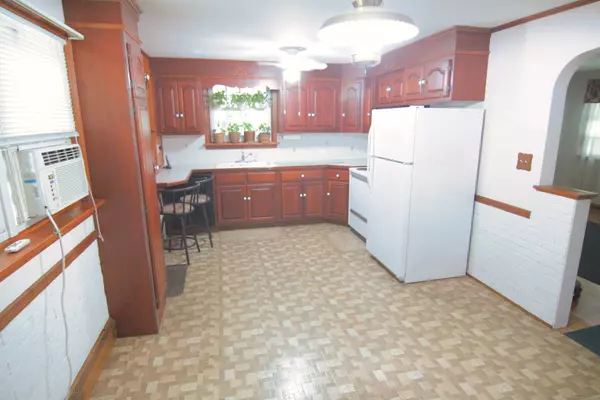 New Haven, CT 06512,253 Kneeland Road
