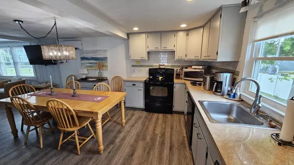Old Lyme, CT 06371,11 Brightwater Road