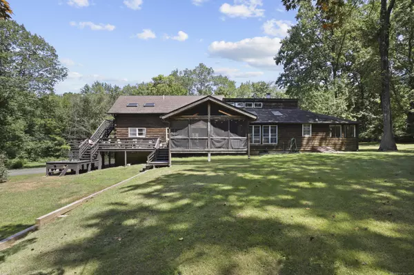 Redding, CT 06896,1 Long Wall Road