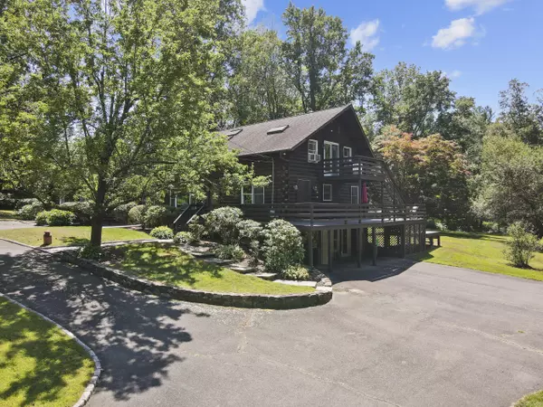 Redding, CT 06896,1 Long Wall Road