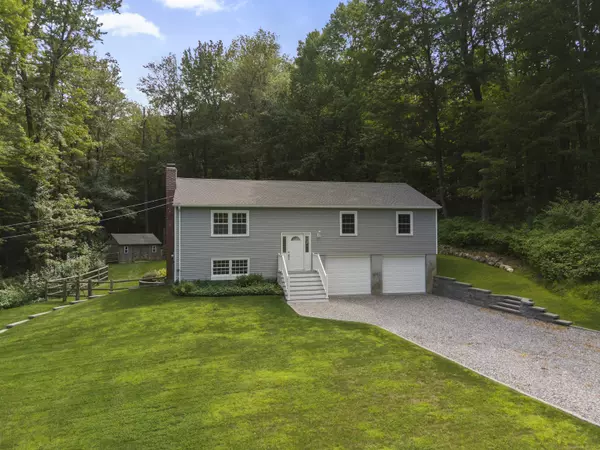 23 Farnsworth Drive, New Hartford, CT 06057