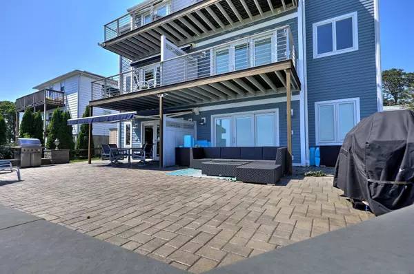 West Haven, CT 06516,9 Bayview Place