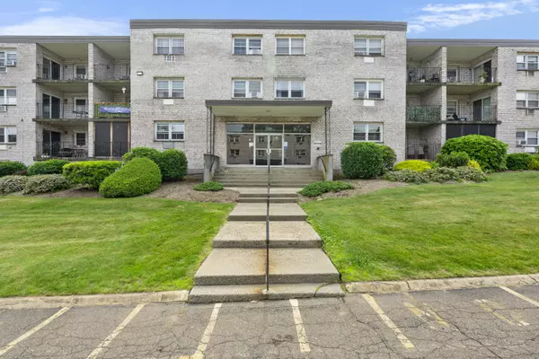 308 Meadowside Road #APT 201, Milford, CT 06460