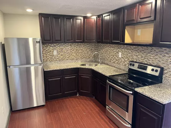 Meriden, CT 06451,32 Cook Avenue #D24
