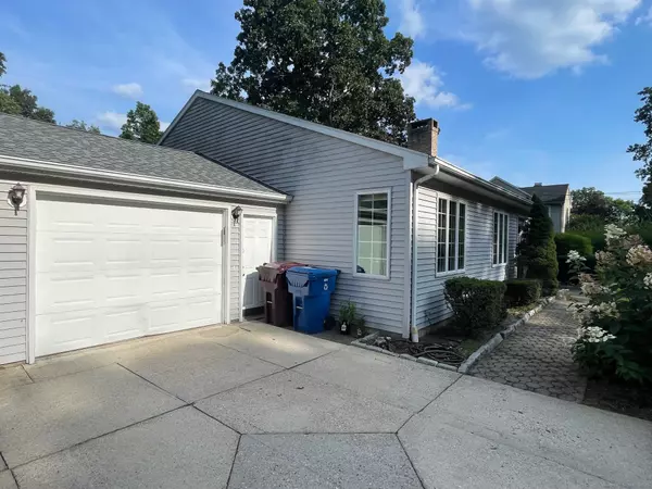 Farmington, CT 06032,10 Judson Lane