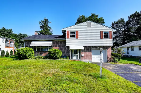 6 West Maxwell Drive, West Hartford, CT 06107