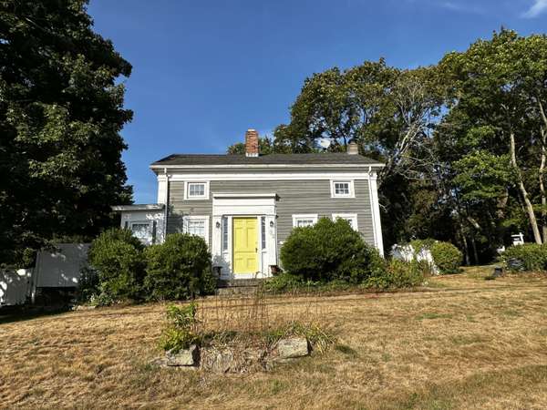 33 East Pattagansett Road, East Lyme, CT 06357