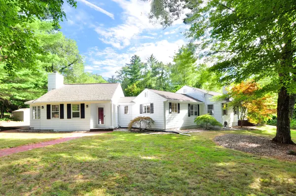11 Oakhurst Road, Simsbury, CT 06070