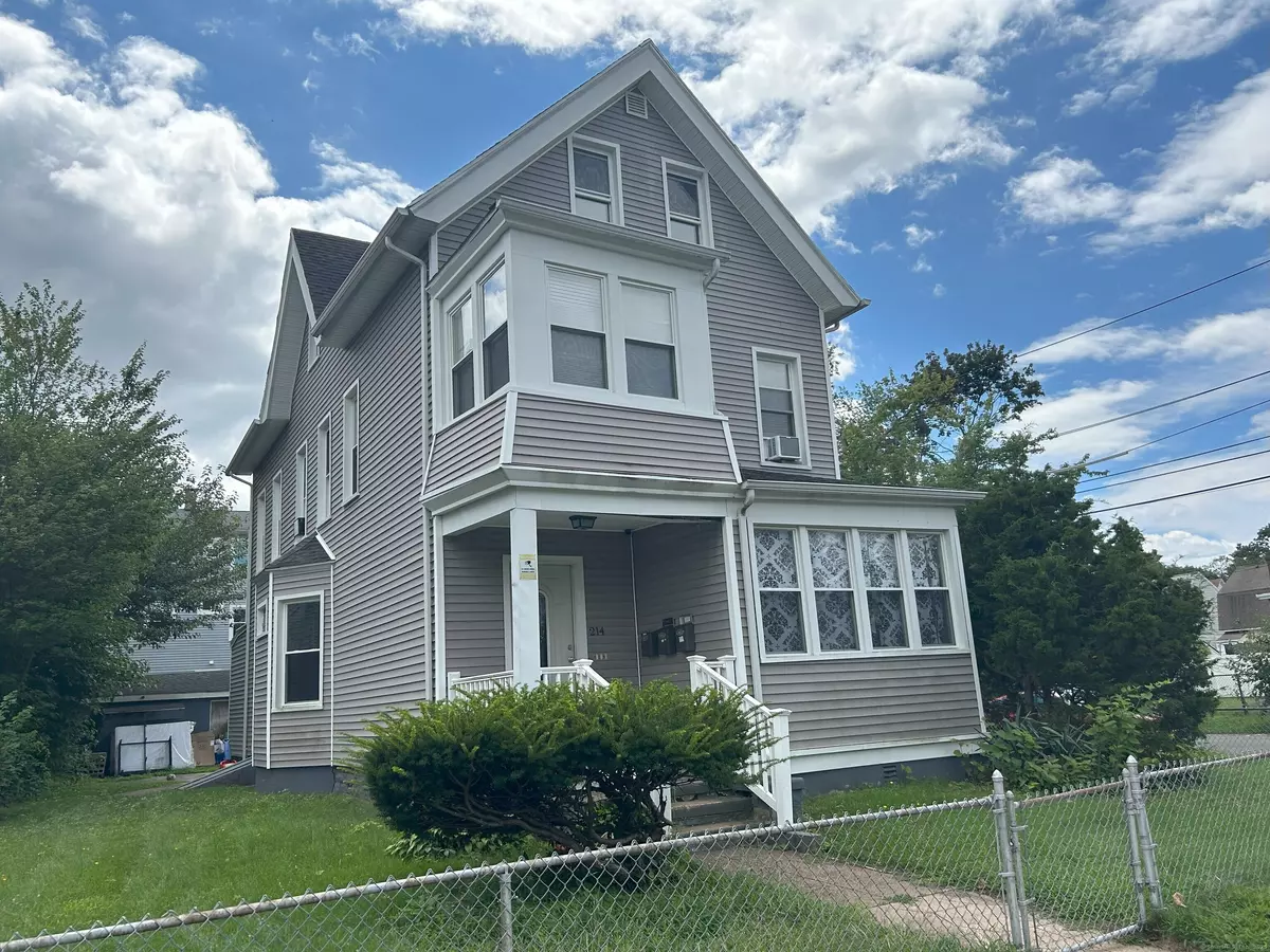 West Haven, CT 06516,214 Blohm Street #3rd fl