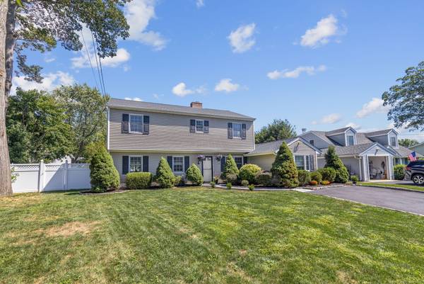 19 Assisi Way, Norwalk, CT 06851