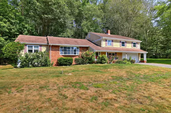 997 Rainbow Trail, Orange, CT 06477