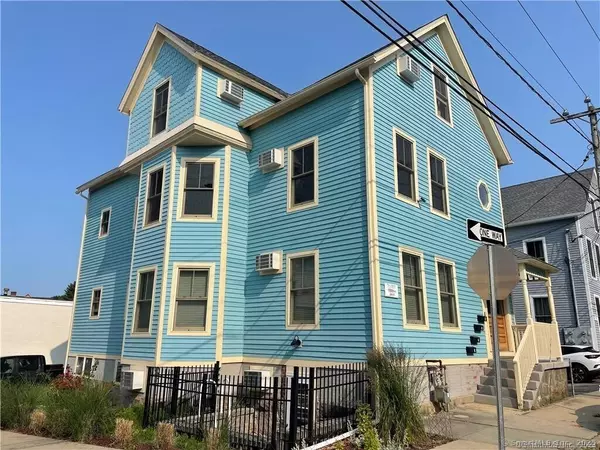 2 Coit Street #APT 3, New London, CT 06320