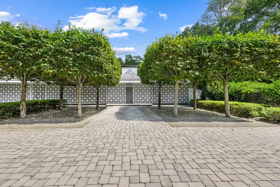 565 Oenoke Ridge, New Canaan, CT 06840