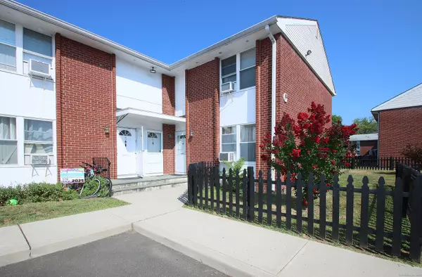 Norwalk, CT 06854,15 Madison Street #APT G11