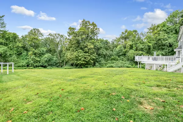 Oxford, CT 06478,6 Wisteria Lane