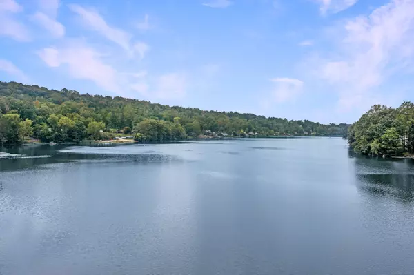 Ridgefield, CT 06877,23 Pond Road