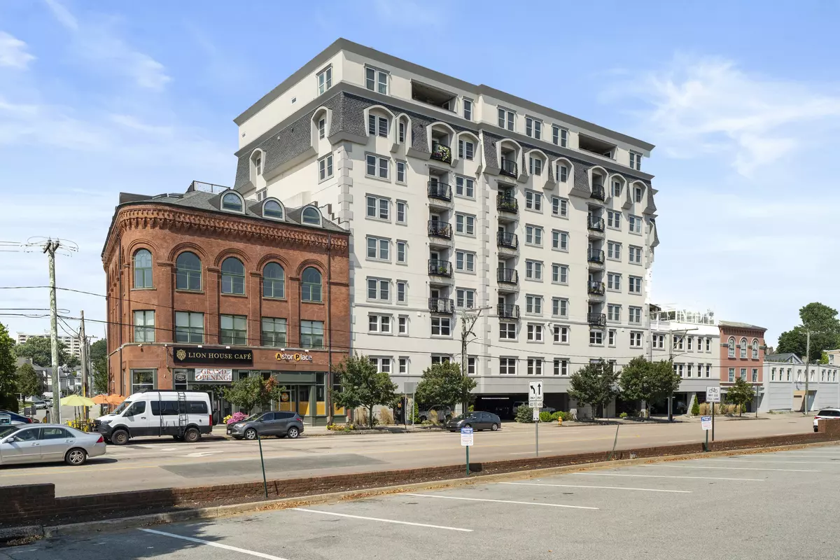 New London, CT 06320,461 Bank Street #407