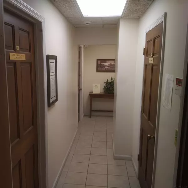 Danbury, CT 06810,152 Deer Hill Avenue #108