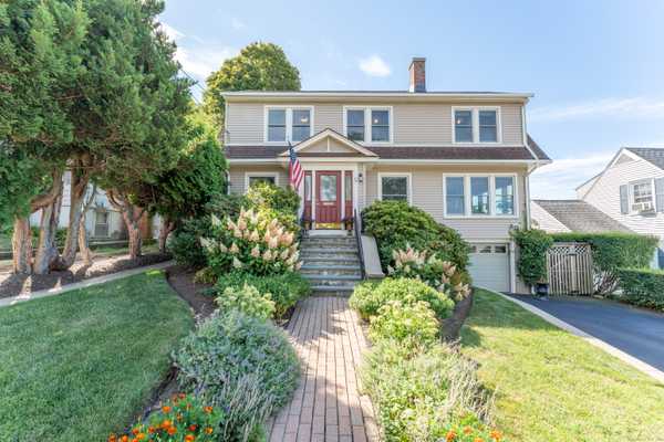 28 Greenway Road, New London, CT 06320