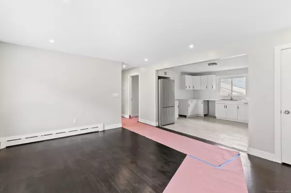 Waterbury, CT 06704,24 Holiday Hill