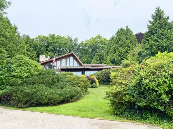 925 Pequot Avenue, New London, CT 06320