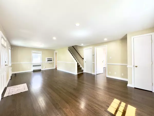 Stamford, CT 06902,46 Houston Terrace #1