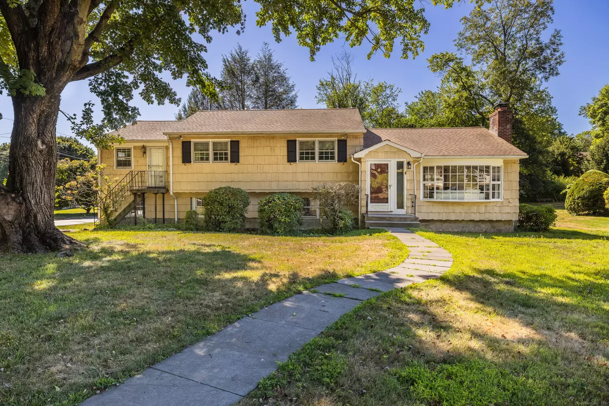 Fairfield, CT 06825,5 Random Road