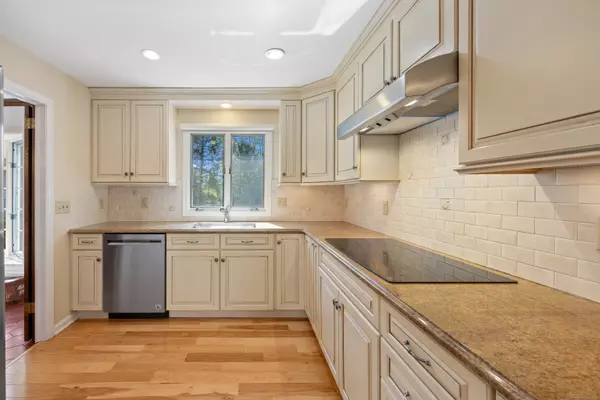 Stamford, CT 06903,555 Haviland Road