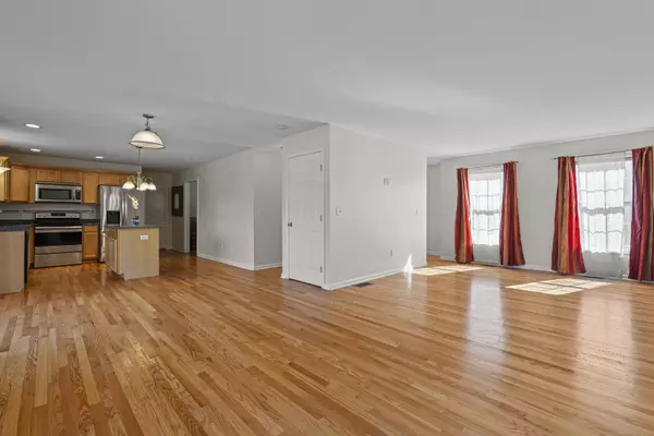 Hamden, CT 06518,802 Evergreen Avenue