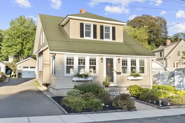 11 Russell Street,  Branford,  CT 06405