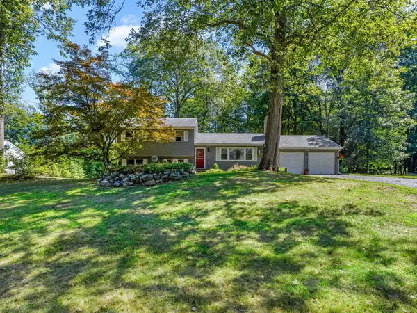 48 Pomona Road, Trumbull, CT 06611