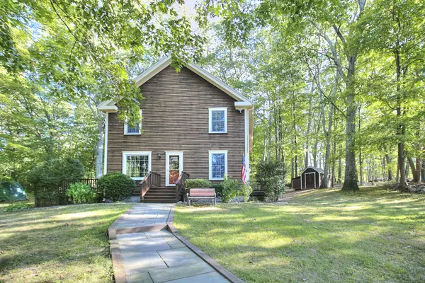 Newtown, CT 06482,4 Bristle Lane