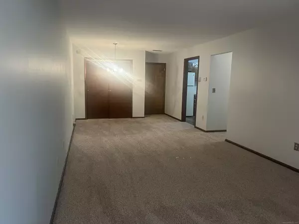 Bridgeport, CT 06606,495 Vincellette Street #17