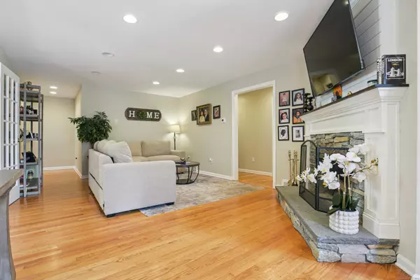 Branford, CT 06405,18 Ridge Acres Road