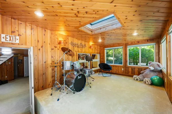 Ridgefield, CT 06877,26 Wilridge Road