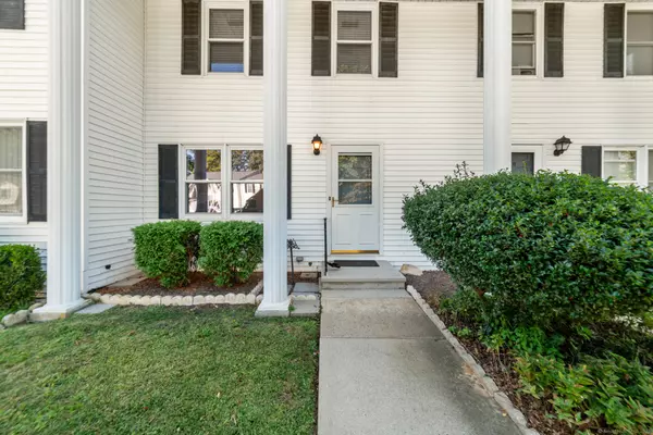 10 Colonial Village #10, Shelton, CT 06484