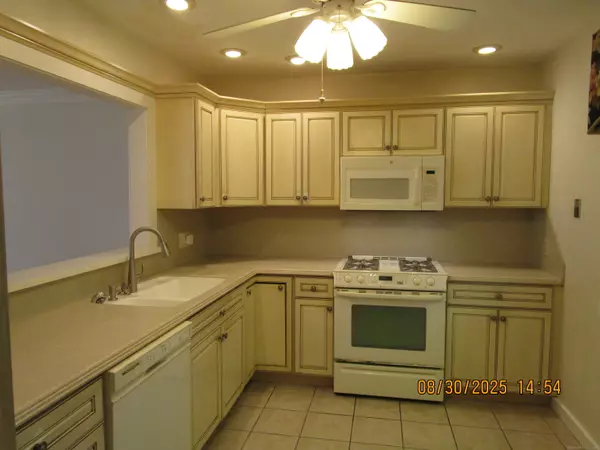 Stratford, CT 06614,638 Onondaga Lane #A