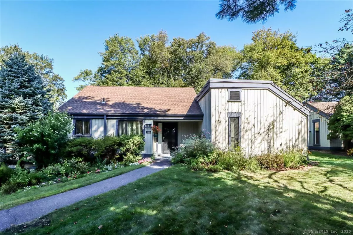 Southbury, CT 06488,919 Heritage Village #B