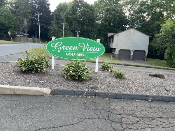 304 Golf Drive #304, East Haven, CT 06512