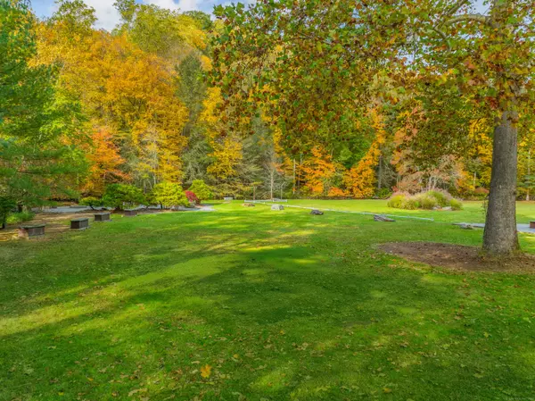 Weston, CT 06883,260 Lyons Plain Road