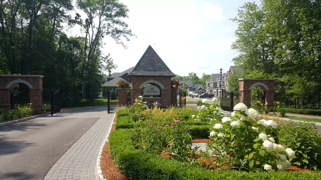 1 Yorkshire Court #1, Farmington, CT 06032