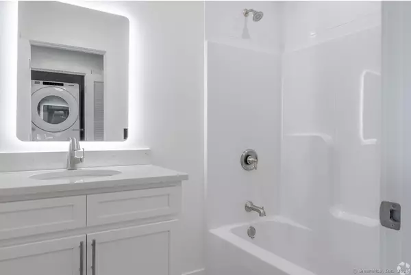 Middletown, CT 06457,424 Main Street #D