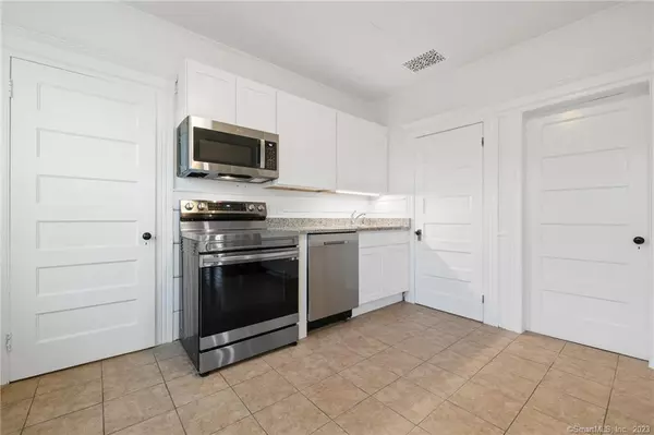 Stratford, CT 06614,939 Nichols Avenue