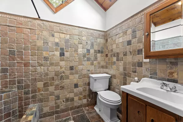 Burlington, CT 06013,426 Jerome Avenue