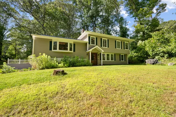 28 North Glenwoods Road,  Ledyard,  CT 06335