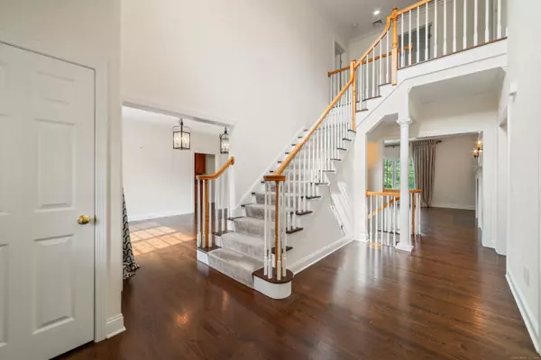 Middlebury, CT 06762,1 Hampshire Court